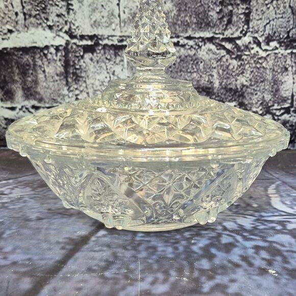 Vintage Carved Glass Clear Bowl Candy Dish With Lid - Picture 9 of 12